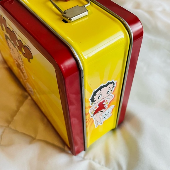 New Mint Condition Betty Boop Dvd Tin Set (1 disc missing) - Picture 4 of 12